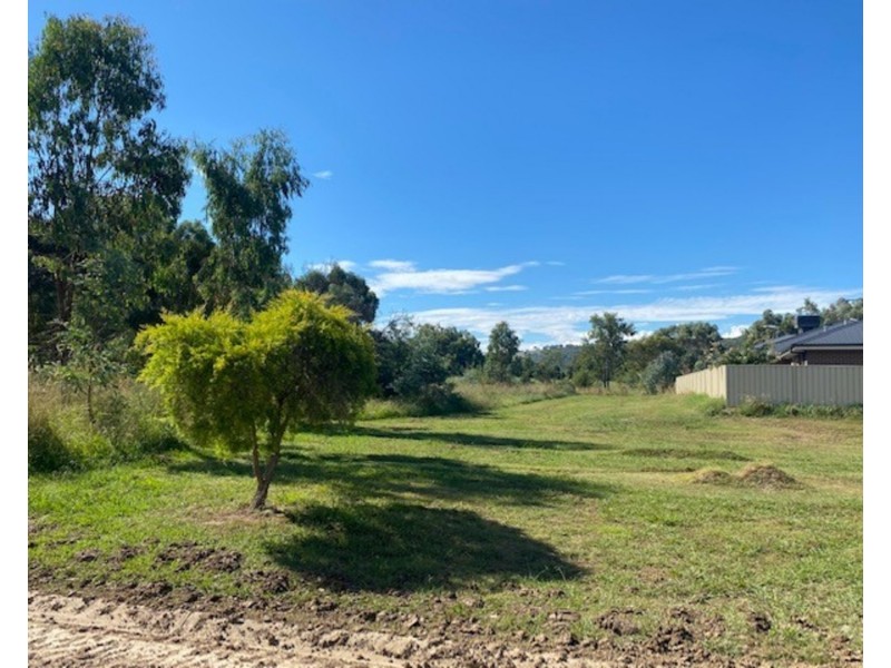 25 Greta Drive, Hamilton Valley NSW 2641