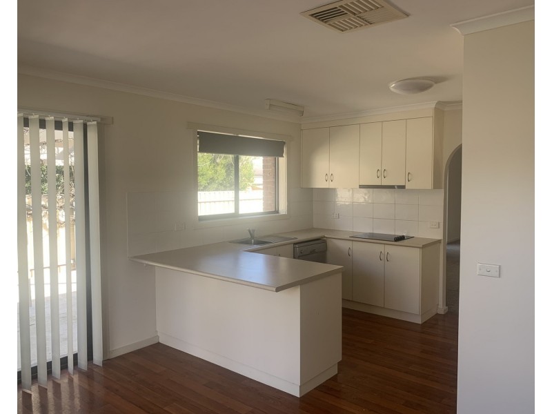 397 Elton Court, Lavington NSW 2641