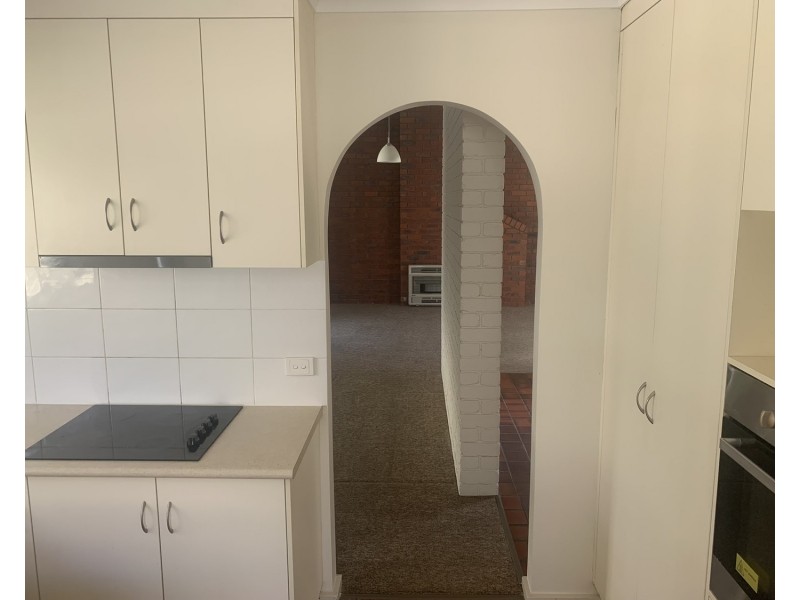397 Elton Court, Lavington NSW 2641