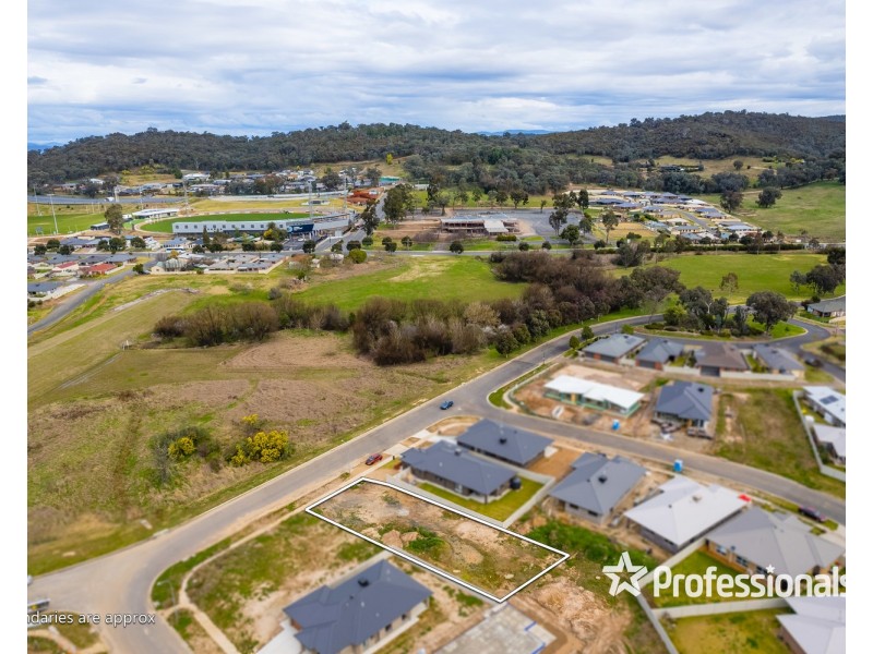 93 Kendall Drive, Hamilton Valley NSW 2641