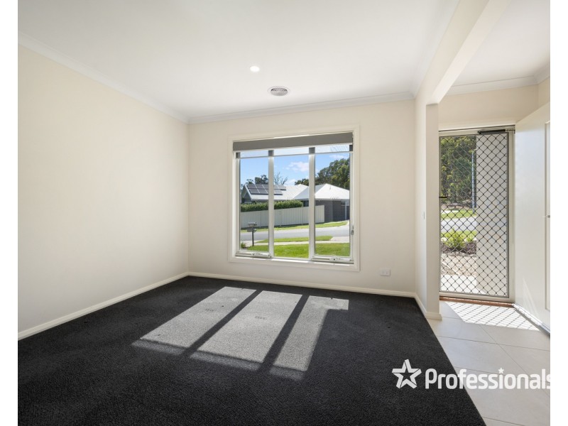 24 Lexcen Street, Baranduda VIC 3691