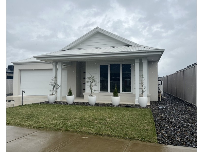 17 Beadsworth Street, Baranduda VIC 3691