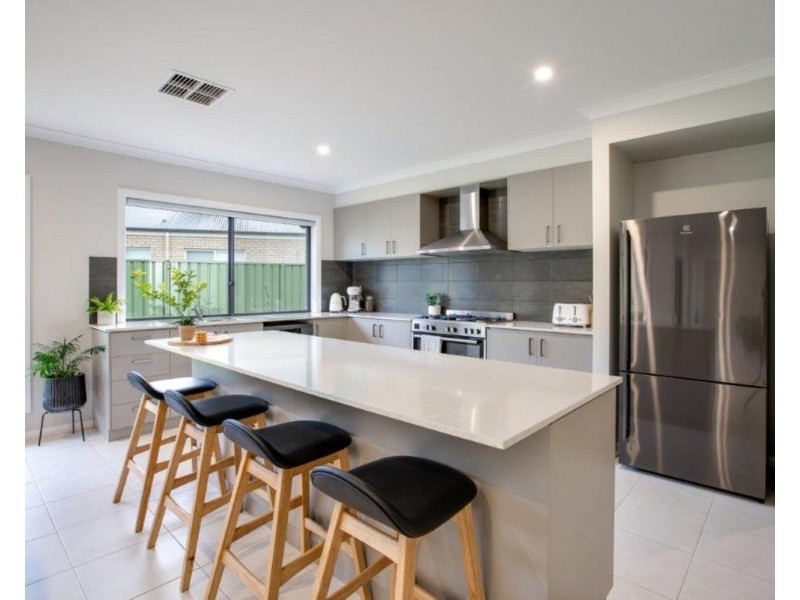10 Balmain Place, Lavington NSW 2641