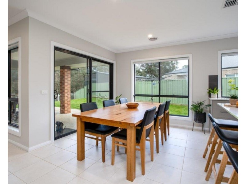10 Balmain Place, Lavington NSW 2641
