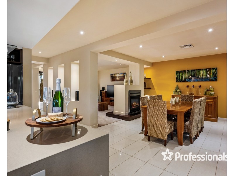 8 Ash Grove, Thurgoona NSW 2640