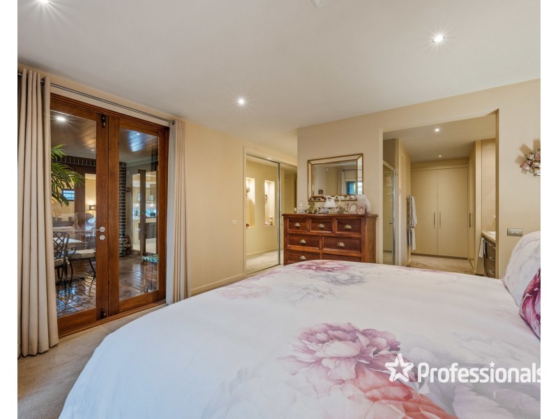 8 Ash Grove, Thurgoona NSW 2640