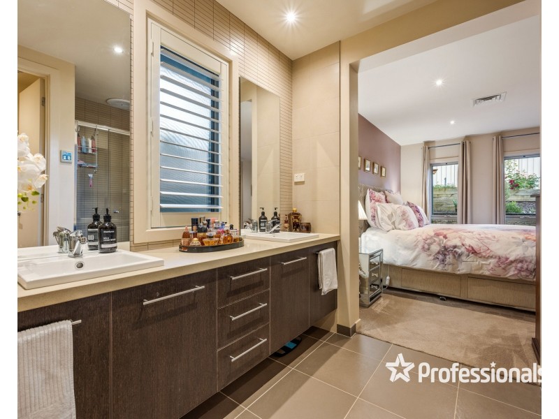 8 Ash Grove, Thurgoona NSW 2640