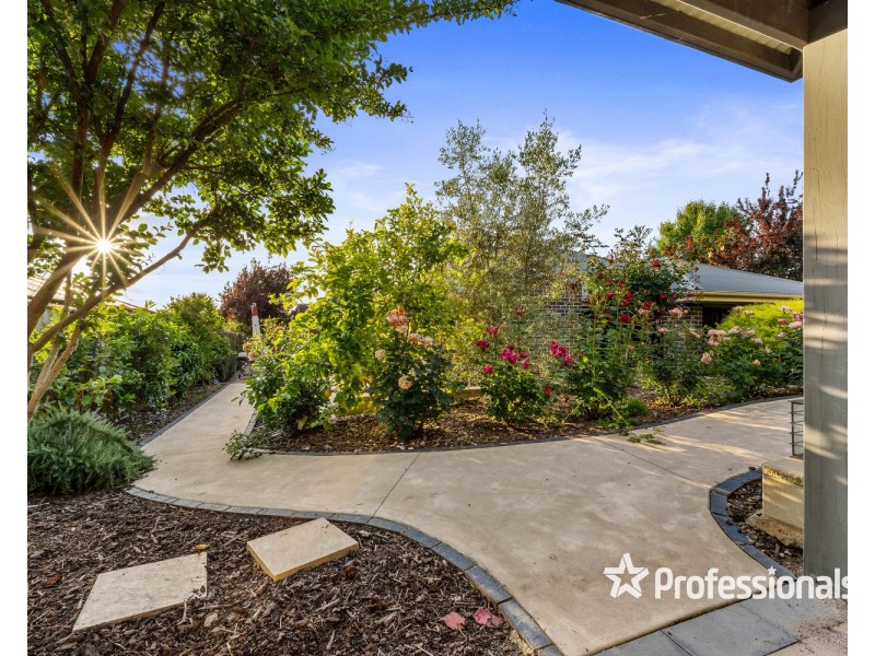 8 Ash Grove, Thurgoona NSW 2640
