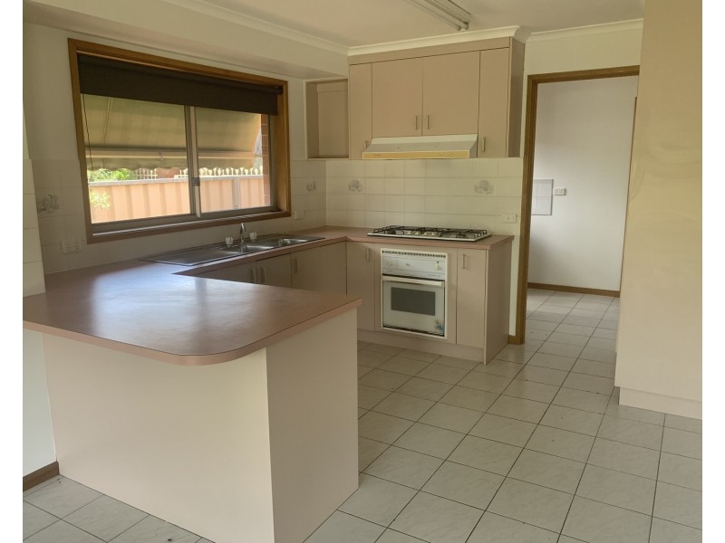 16 Edinburgh Circuit, West Wodonga VIC 3690