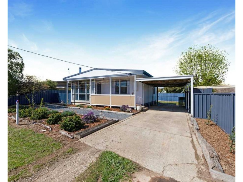 2A Albert Road, Chiltern VIC 3683