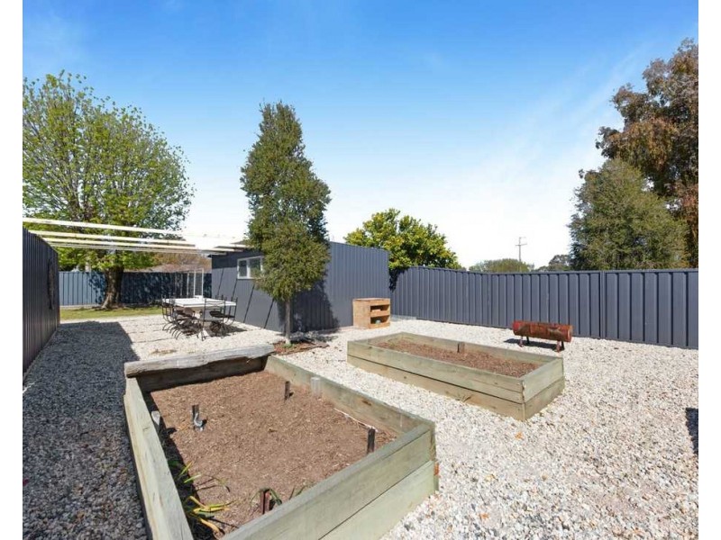 2A Albert Road, Chiltern VIC 3683