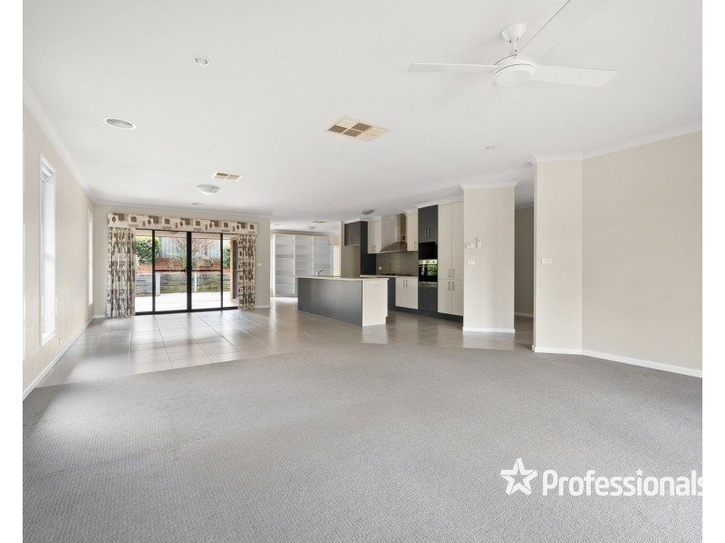 12 Kenneth Watson Drive, Bandiana VIC 3694