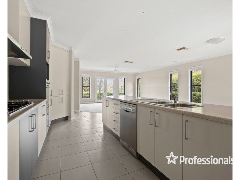 12 Kenneth Watson Drive, Bandiana VIC 3694