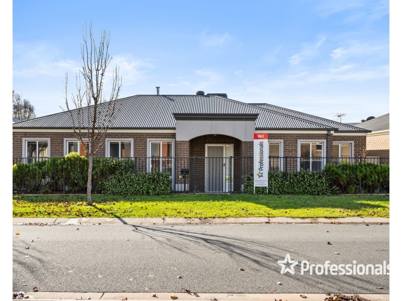 13 Macquarie Road, Wodonga VIC 3690