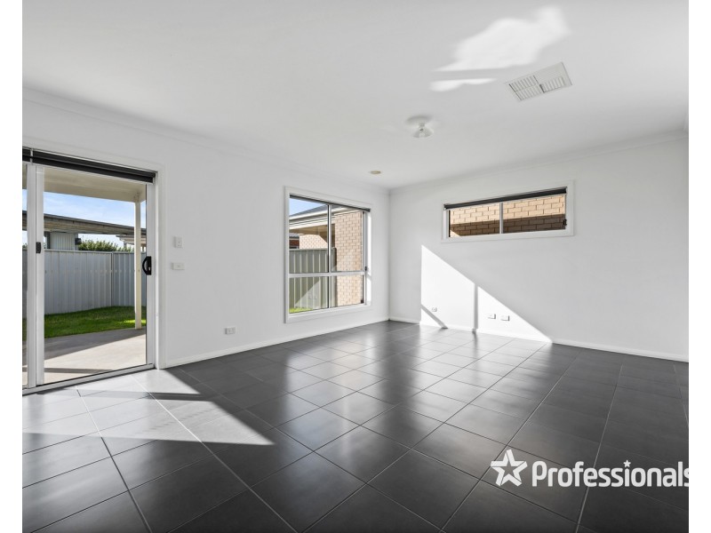 13 Macquarie Road, Wodonga VIC 3690