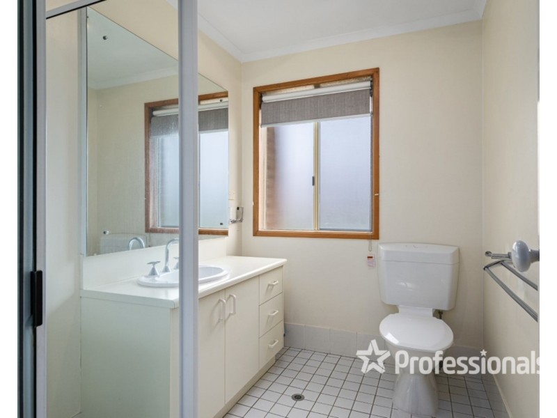 8 Elmslie Circuit, West Wodonga VIC 3690