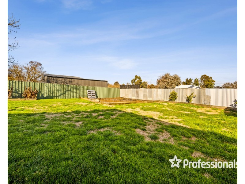 18 Conness Street, Chiltern VIC 3683
