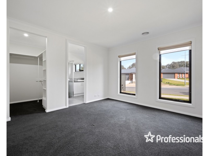 6 Eisenhauer Drive, Thurgoona NSW 2640