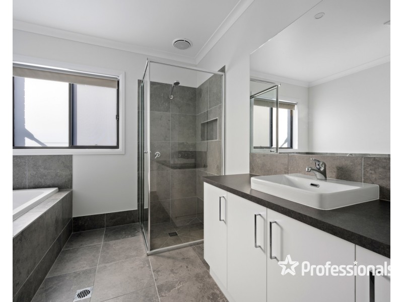 6 Eisenhauer Drive, Thurgoona NSW 2640