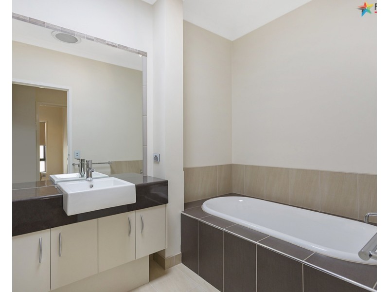 61 Victoria Cross Parade, Wodonga VIC 3690