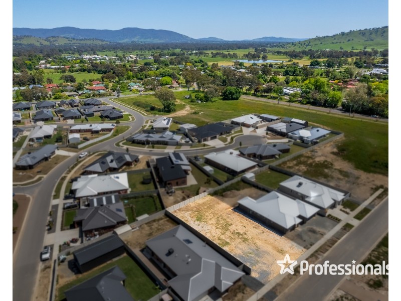 5 Mountain Circuit, Tangambalanga VIC 3691