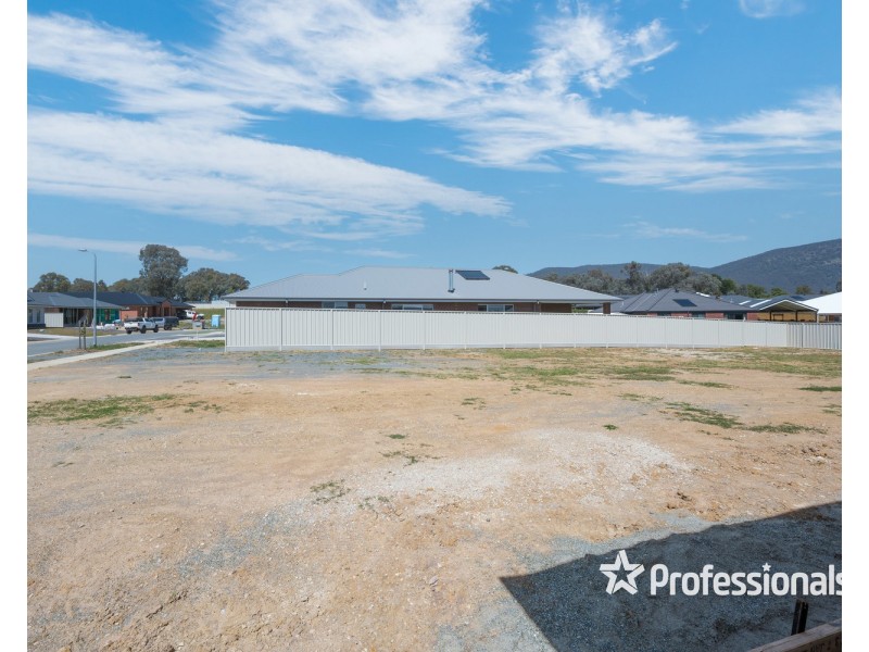 5 Mountain Circuit, Tangambalanga VIC 3691