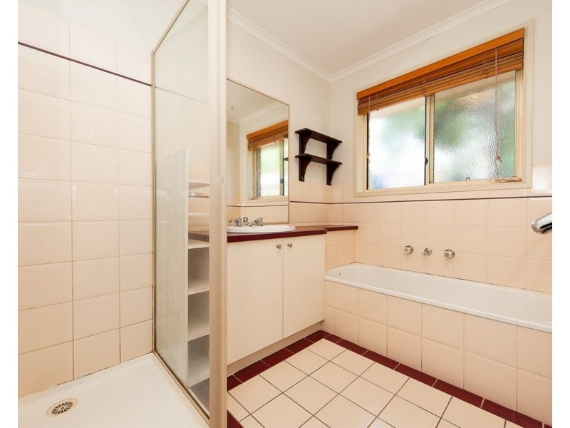 2 Jennifer Place, Wodonga VIC 3690