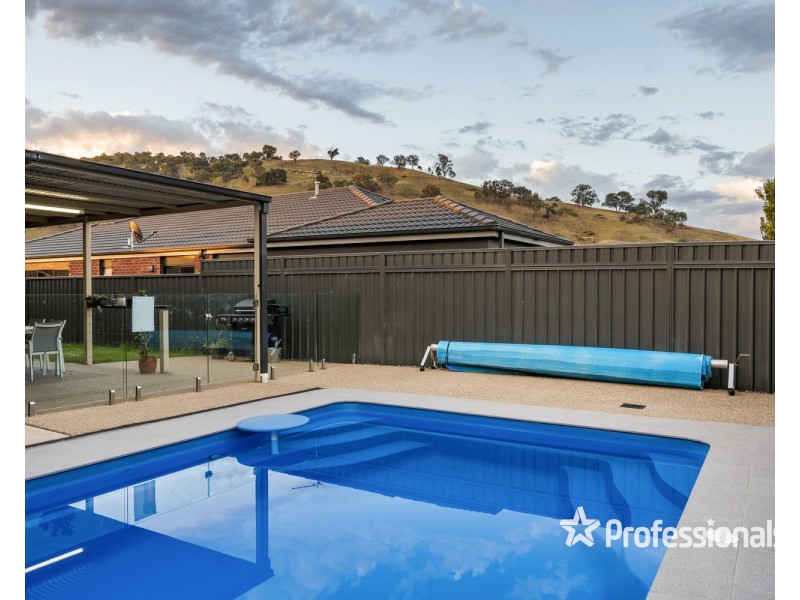 8 Strickland Street, Killara VIC 3691