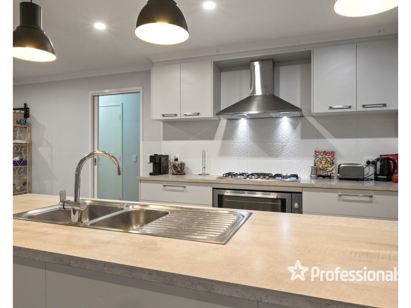 8 Strickland Street, Killara VIC 3691