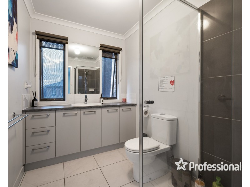 8 Strickland Street, Killara VIC 3691