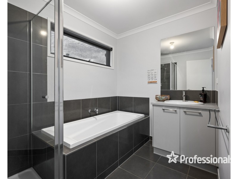 8 Strickland Street, Killara VIC 3691