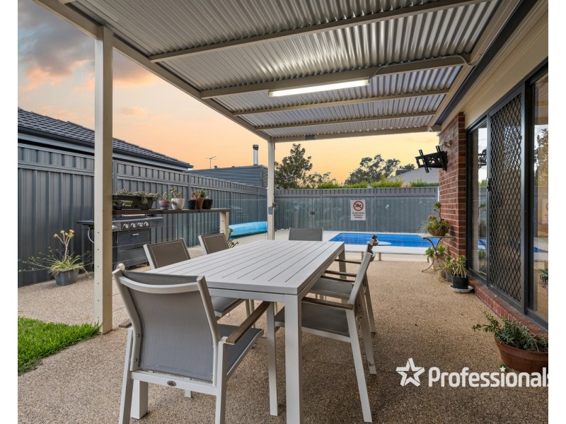 8 Strickland Street, Killara VIC 3691