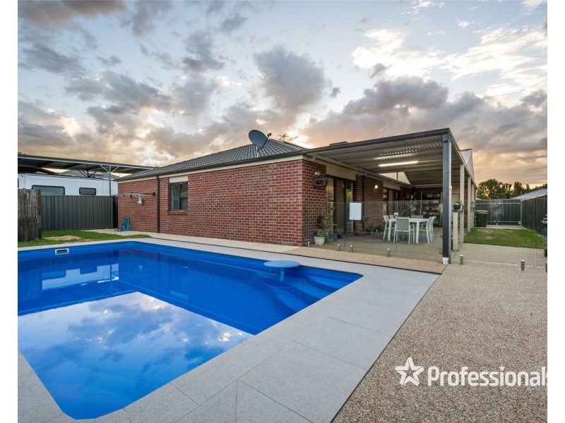 8 Strickland Street, Killara VIC 3691