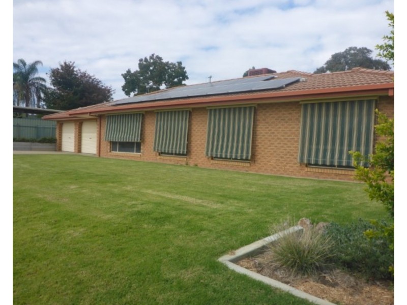2 Cedar Court, Thurgoona NSW 2640