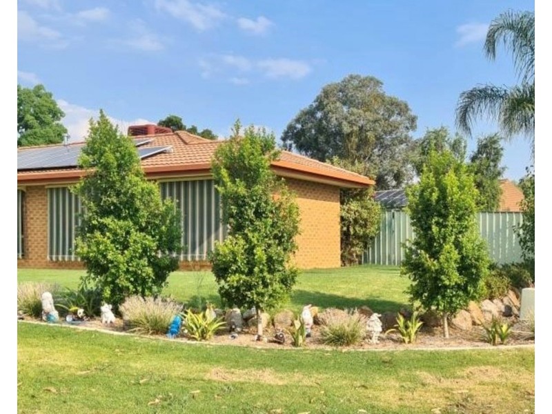 2 Cedar Court, Thurgoona NSW 2640