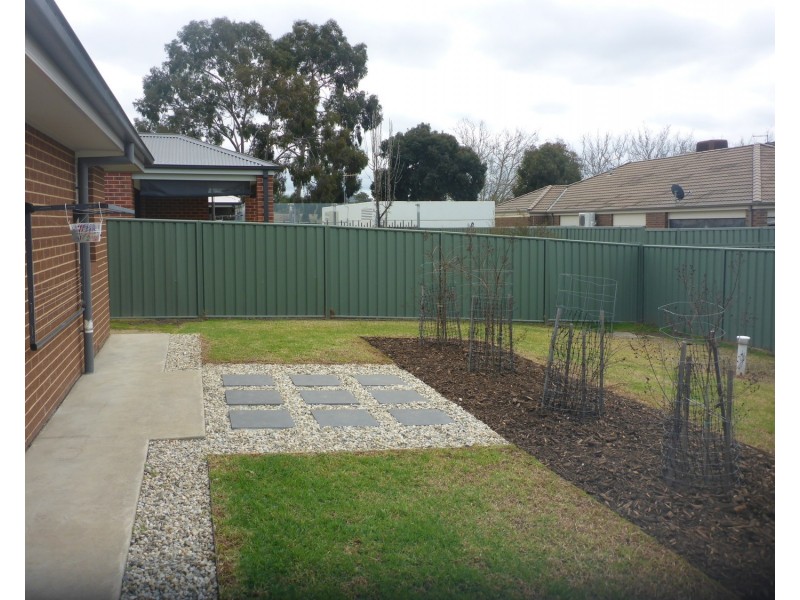6 Victoria Cross Parade, Wodonga VIC 3690