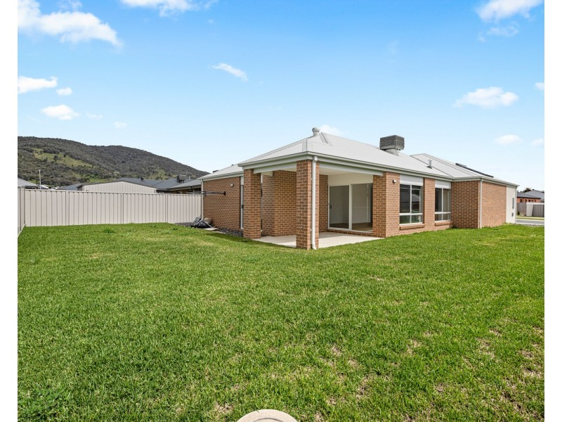 17 Beadsworth Street, Baranduda VIC 3691