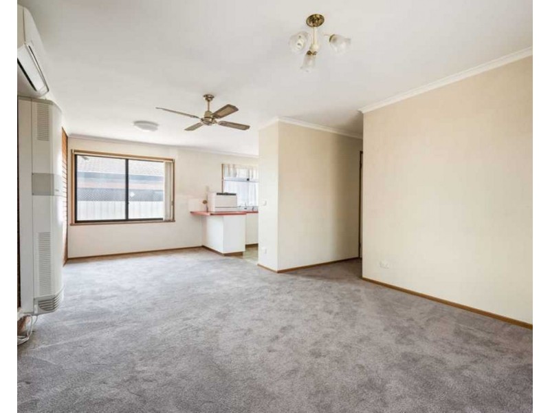 1/396E Ross Circuit, Lavington NSW 2641