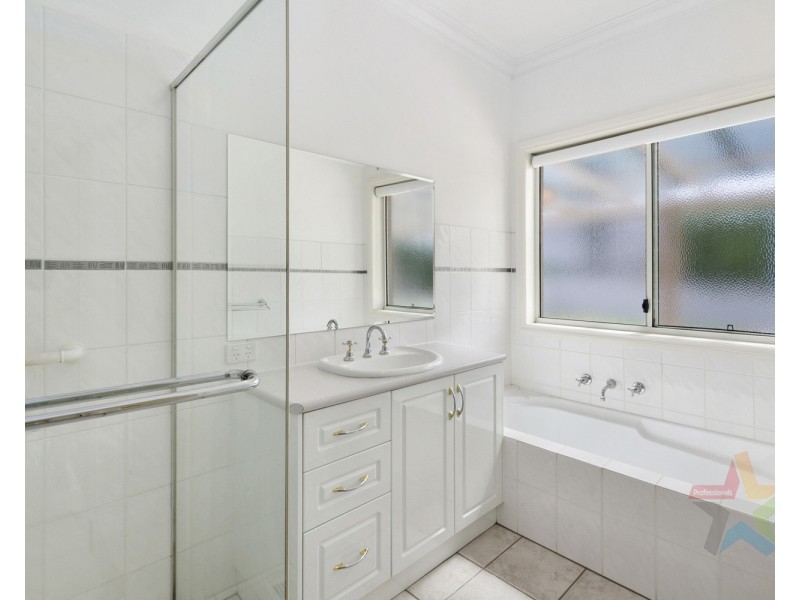 16 Avondale Drive, Wodonga VIC 3690