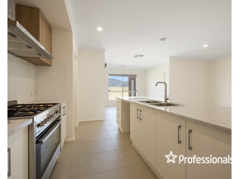 24 Lexcen Street, Baranduda VIC 3691