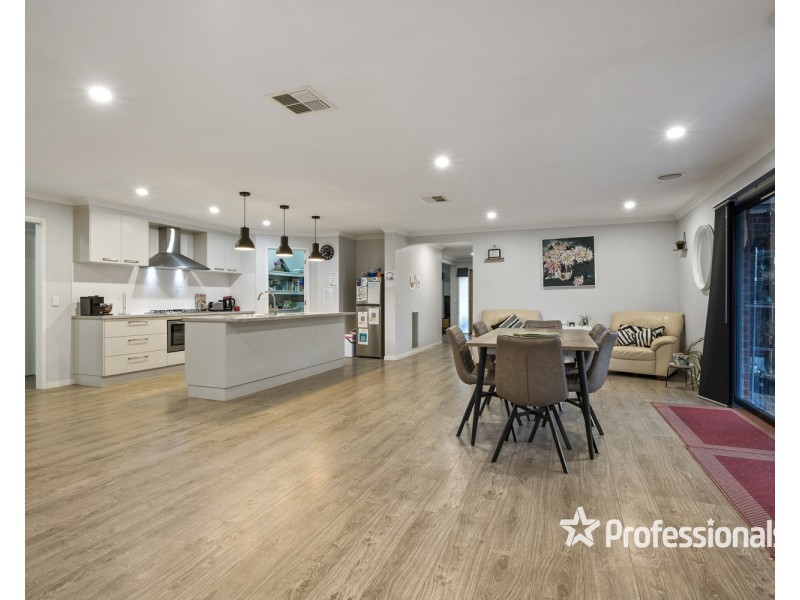 8 Strickland Street, Killara VIC 3691