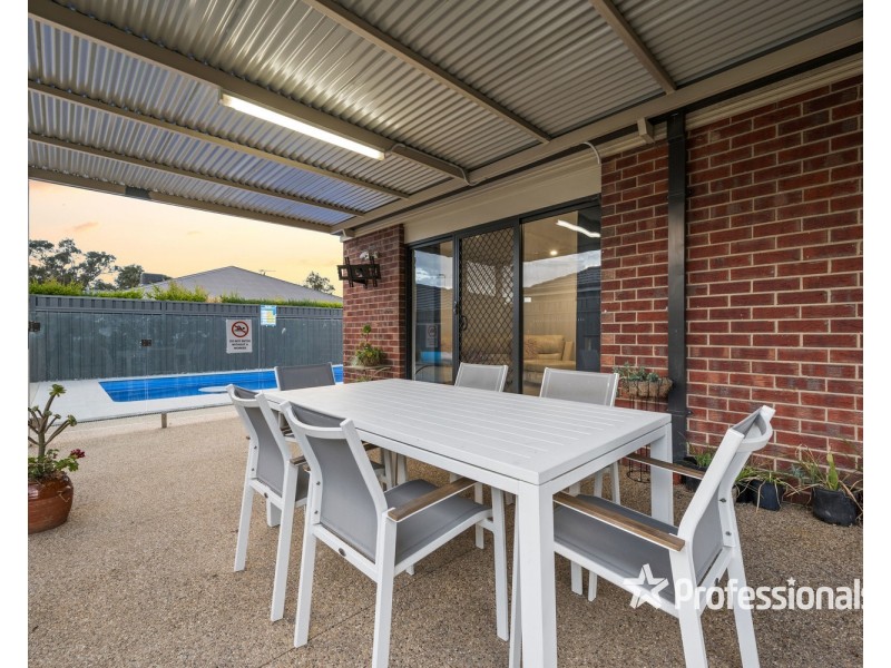 8 Strickland Street, Killara VIC 3691