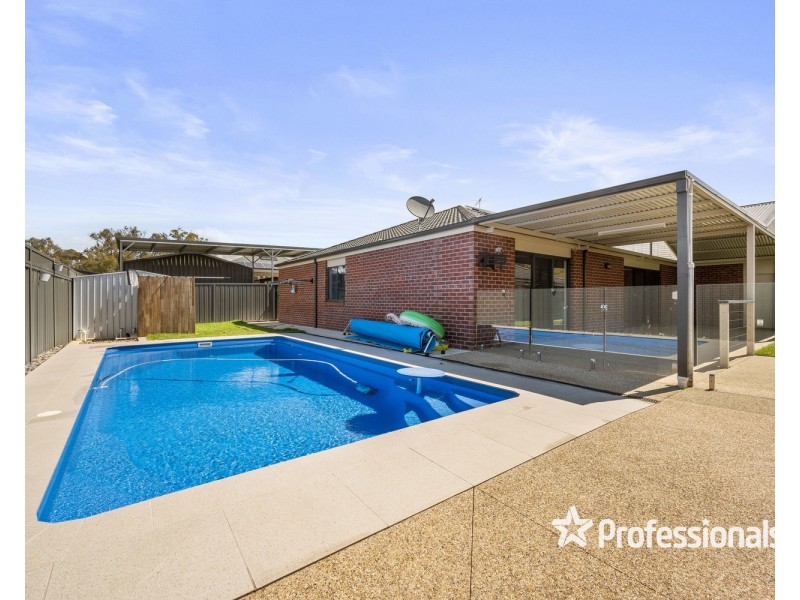 8 Strickland Street, Killara VIC 3691