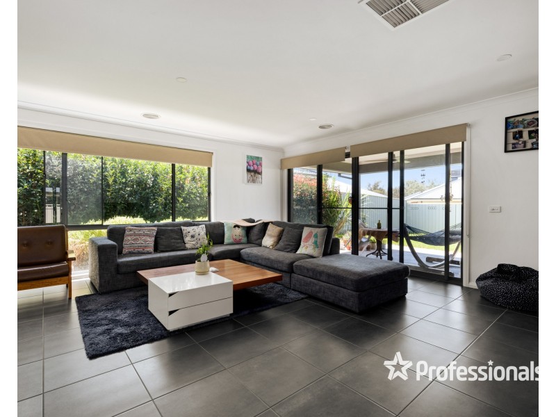 6 Darling Street, West Wodonga VIC 3690
