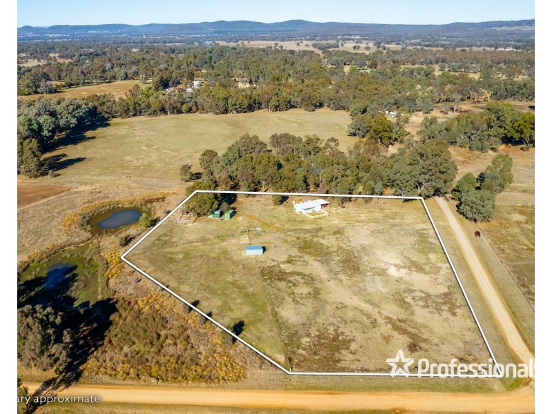 18 Moffat Road, Chiltern VIC 3683