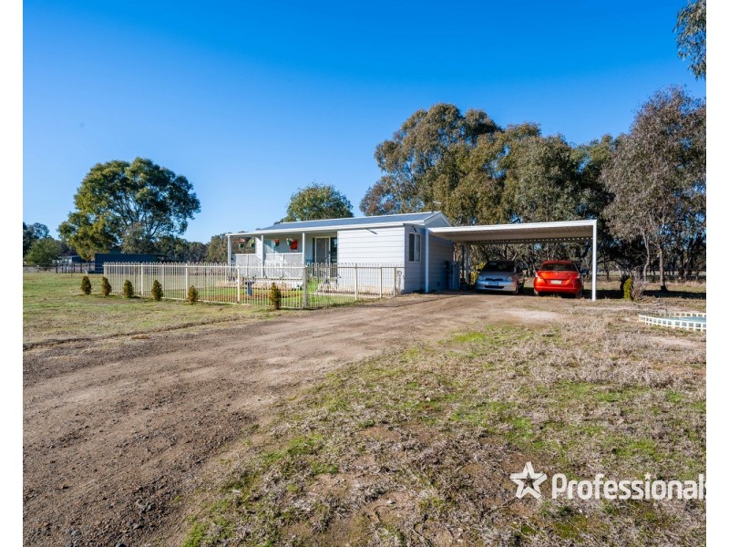 18 Moffat Road, Chiltern VIC 3683