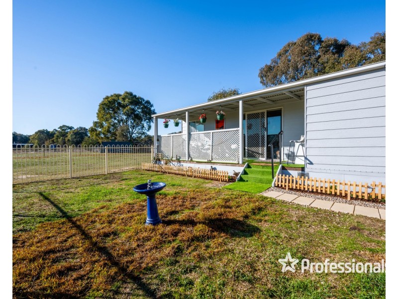 18 Moffat Road, Chiltern VIC 3683