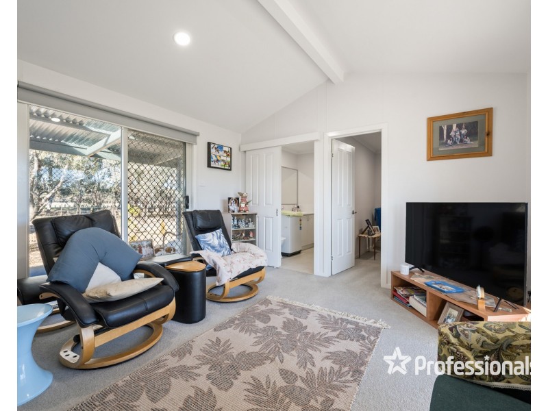 18 Moffat Road, Chiltern VIC 3683