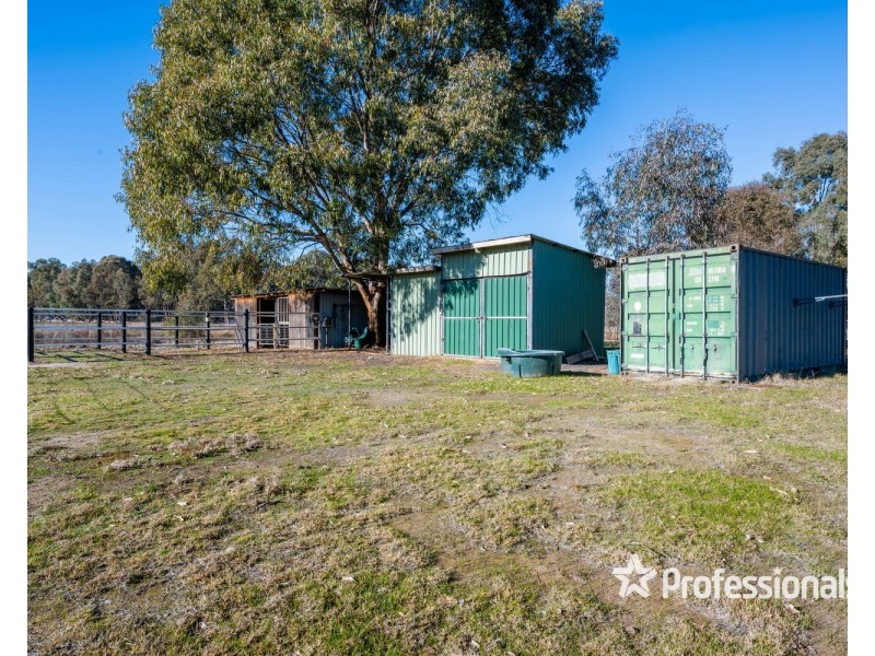 18 Moffat Road, Chiltern VIC 3683