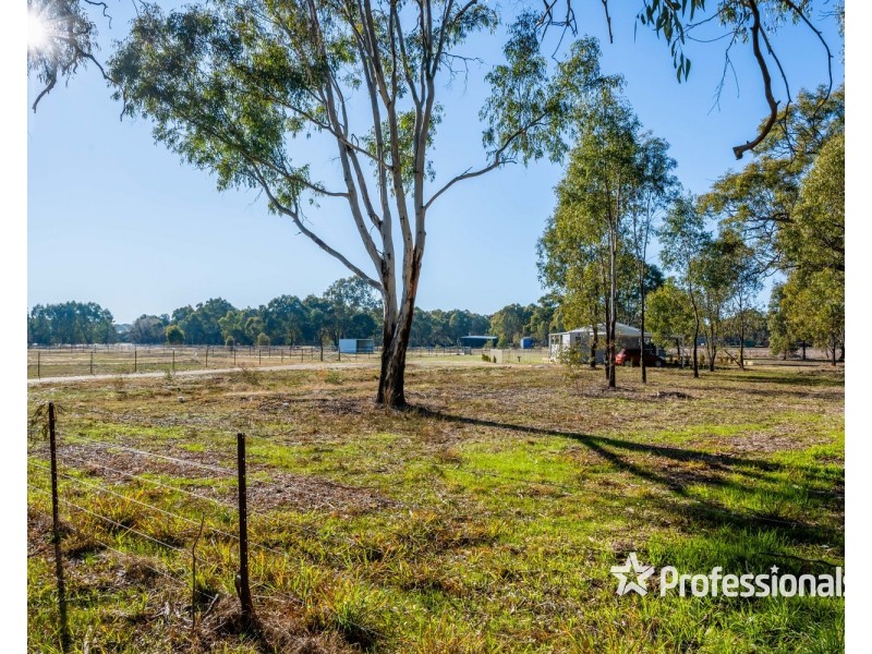 18 Moffat Road, Chiltern VIC 3683